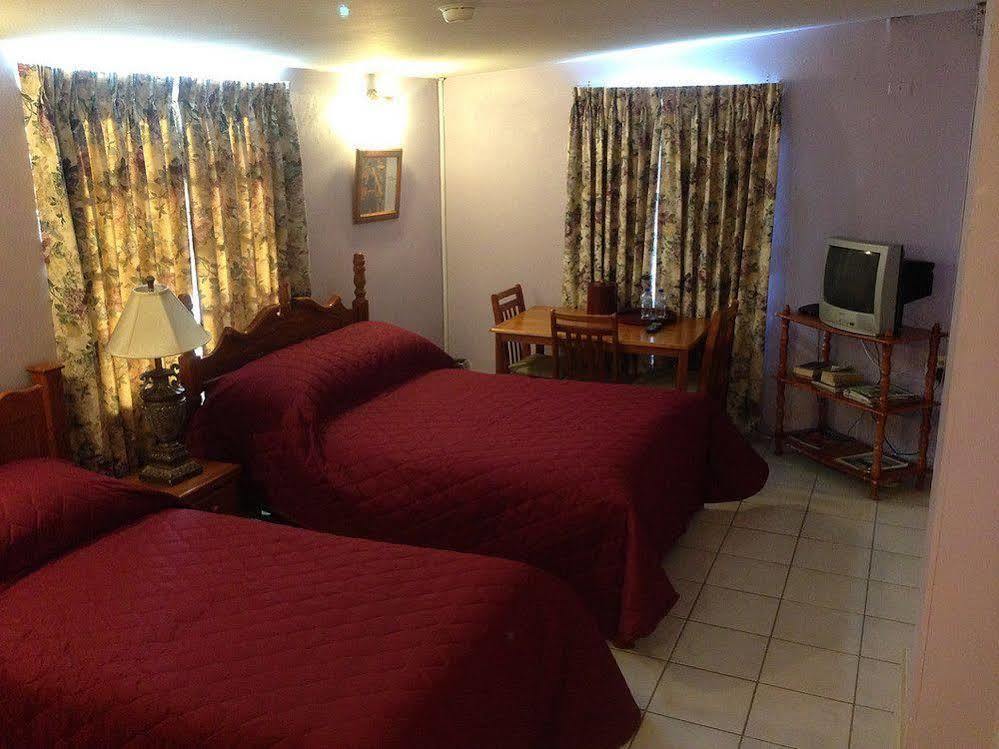 Airport Inn Piarco Екстериор снимка